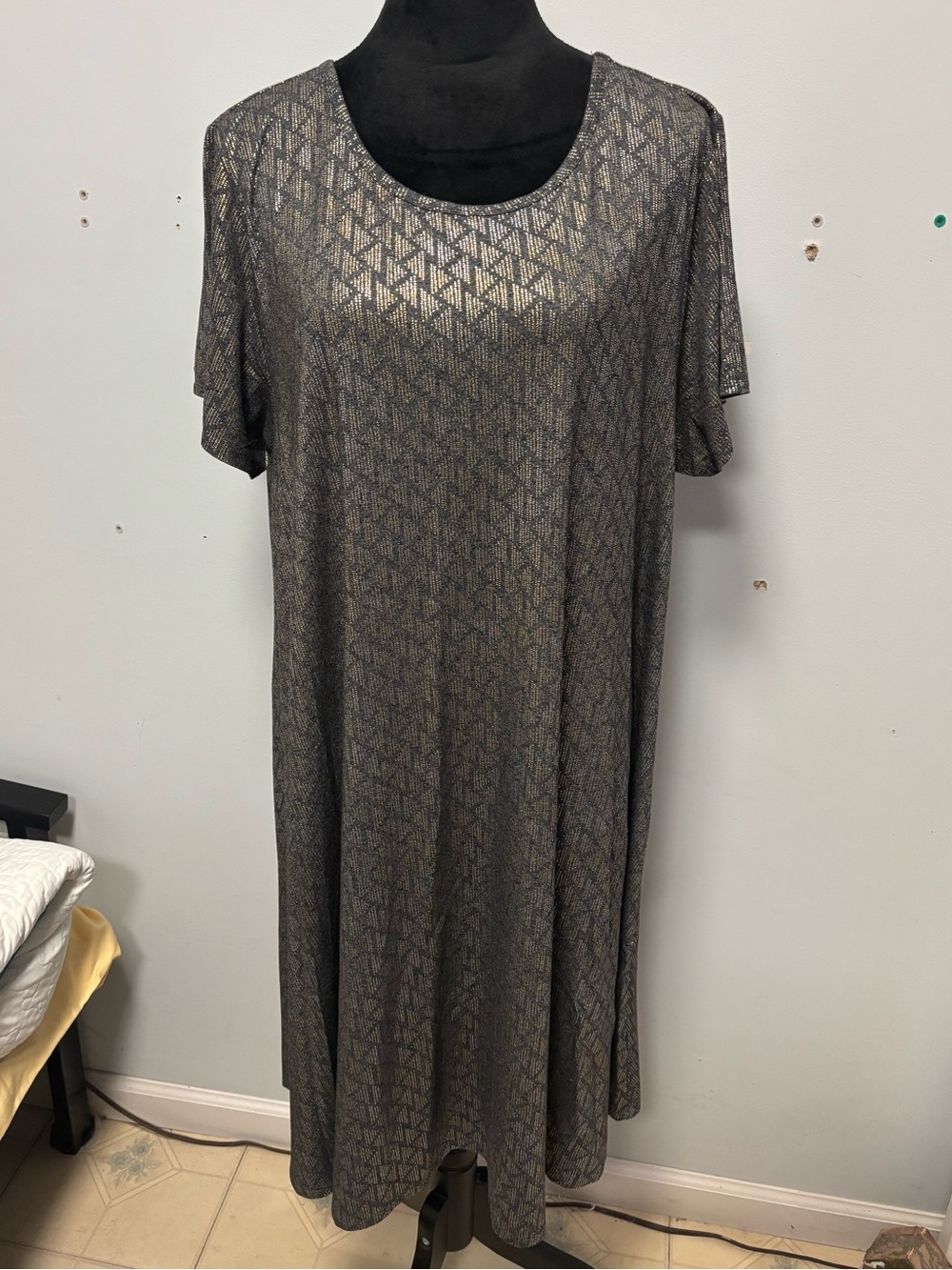 Lula Roe elegant Carly Metallic Black & Gold Patterned Women's Shift Dress